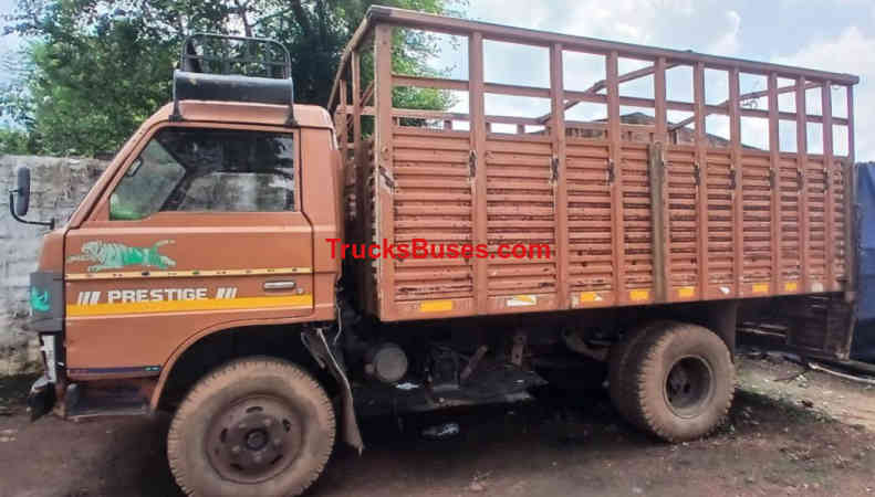 SML Isuzu Prestige image 2